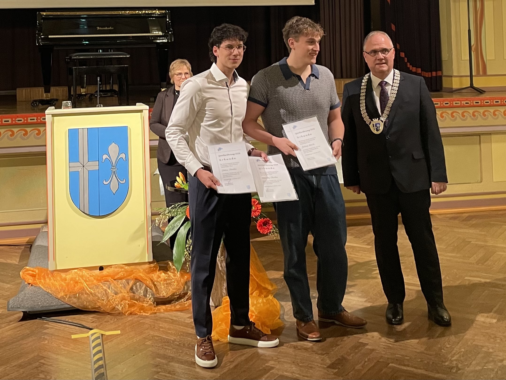 Urkundenüberreichung beim Neujahrempfang.